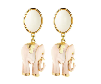 Ohrstecker oval cremewei&szlig; mit Elefant in transparent-beige