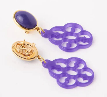 Ohrstecker mit Laser-Cut-Ornament in violett