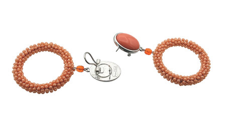 Ohrstecker Cabochon hell-koralle + Ring mit orange-koralle Rocaille-Perlchen