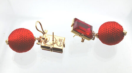 Glas-Baguette rot mit Garnkugel rot