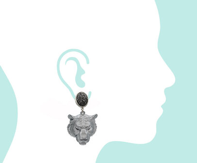 Ohrstecker mit silberfarbigem Tigerkopf