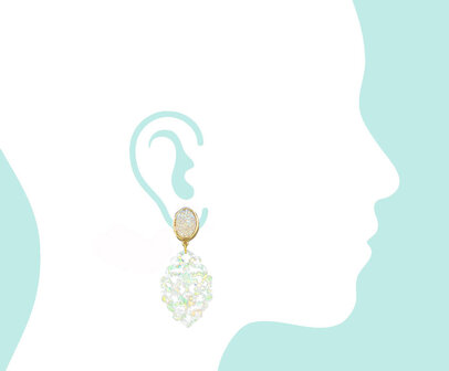 Ohrstecker mit Laser-Cut Mandel-Ornament transparent mit schillernden Reflexen