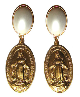 Medaille mit Darstellung Maria an korallefarbigem Cabochon