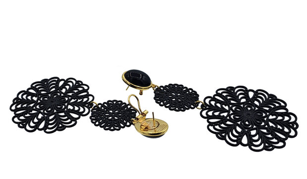 Cabochon mit zwei Acryl Filigran Ornamenten, schwarz