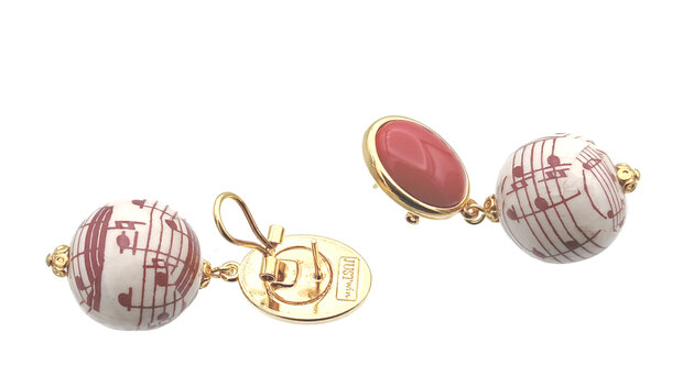 Ohrstecker weinrot mit Kugel-Behang Notenzeilen dunkelrot