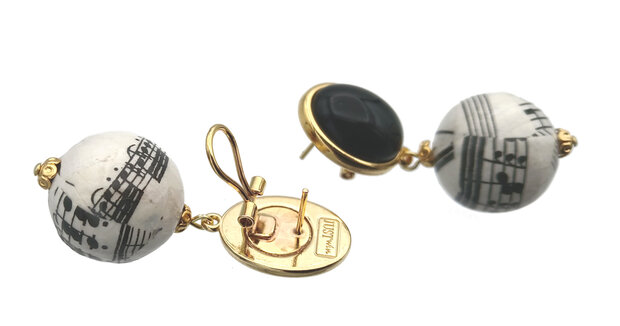 Ohrstecker schwarz mit Kugel-Behang Notenzeilen schwarz