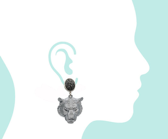Ohrstecker mit silberfarbigem Tigerkopf