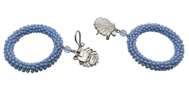 Muschel-Ohrstecker + Ring mit hellblauen Rocaille-Perlchen